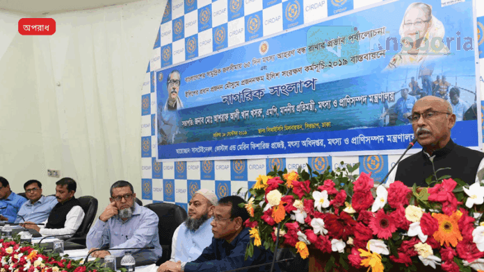 মেট্রো রেল পরিষেবা বন্ধ, দুইজন ট্রেনের ছাদে উঠেছিল