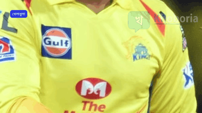 বিরাট কোহলির পা ছুঁয়ে যুবক গ্রেফতার