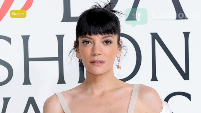 ডাকোটা জনসন স্যাটারডে নাইট লাইভে অপ্রত্যাশিত উপস্থিতি