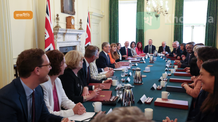 স্টারমারের ট্রাম্পের সঙ্গে ঘনিষ্ঠতা বাড়াচ্ছে রাজনৈতিক ঝুঁকি