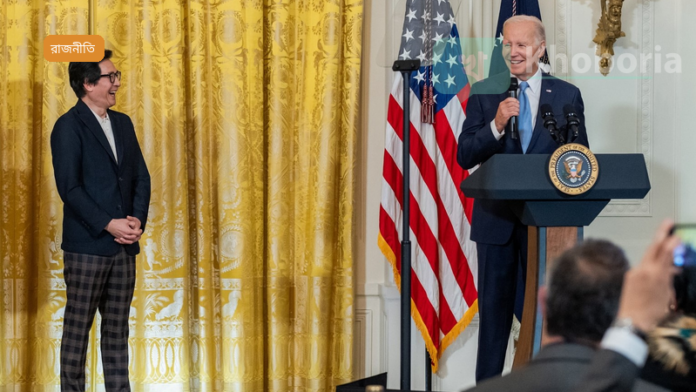 এফবিআই জর্জিয়া ফুলটন কাউন্টি নির্বাচন অফিসে ২০২০ নির্বাচনের নথি সংগ্রহের জন্য অভিযান চালায়