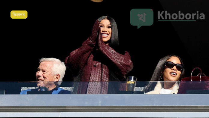 কার্ডি বি লাস ভেগাসে পারফরম্যান্সের সময় চেয়ার থেকে পড়ে গেছেন